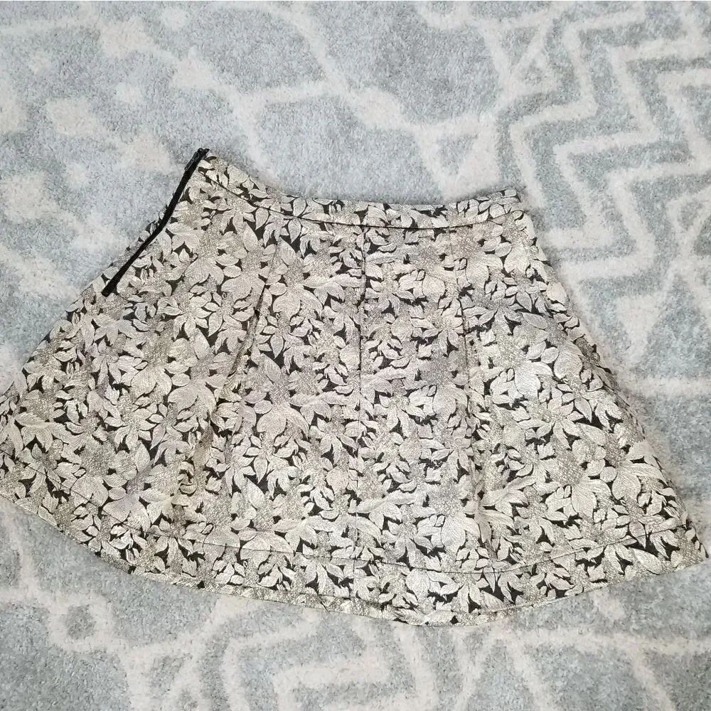 Lovers + Friends Mini Skirt
M